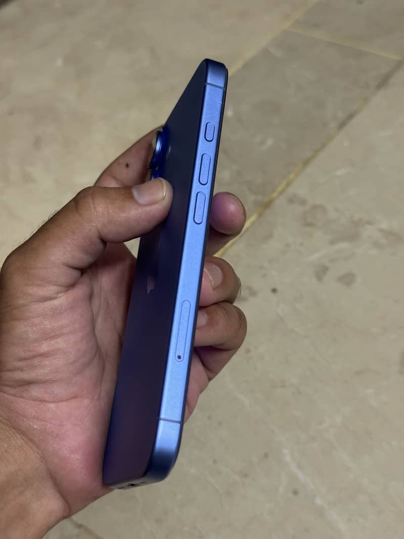 Apple iPhone 16 3