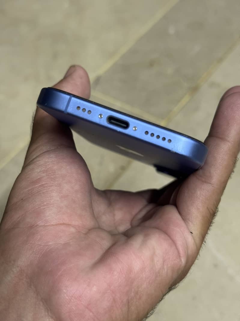 Apple iPhone 16 6