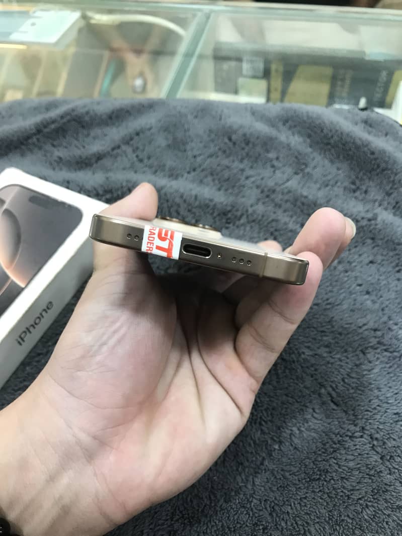 Apple iPhone 16 Pro 2
