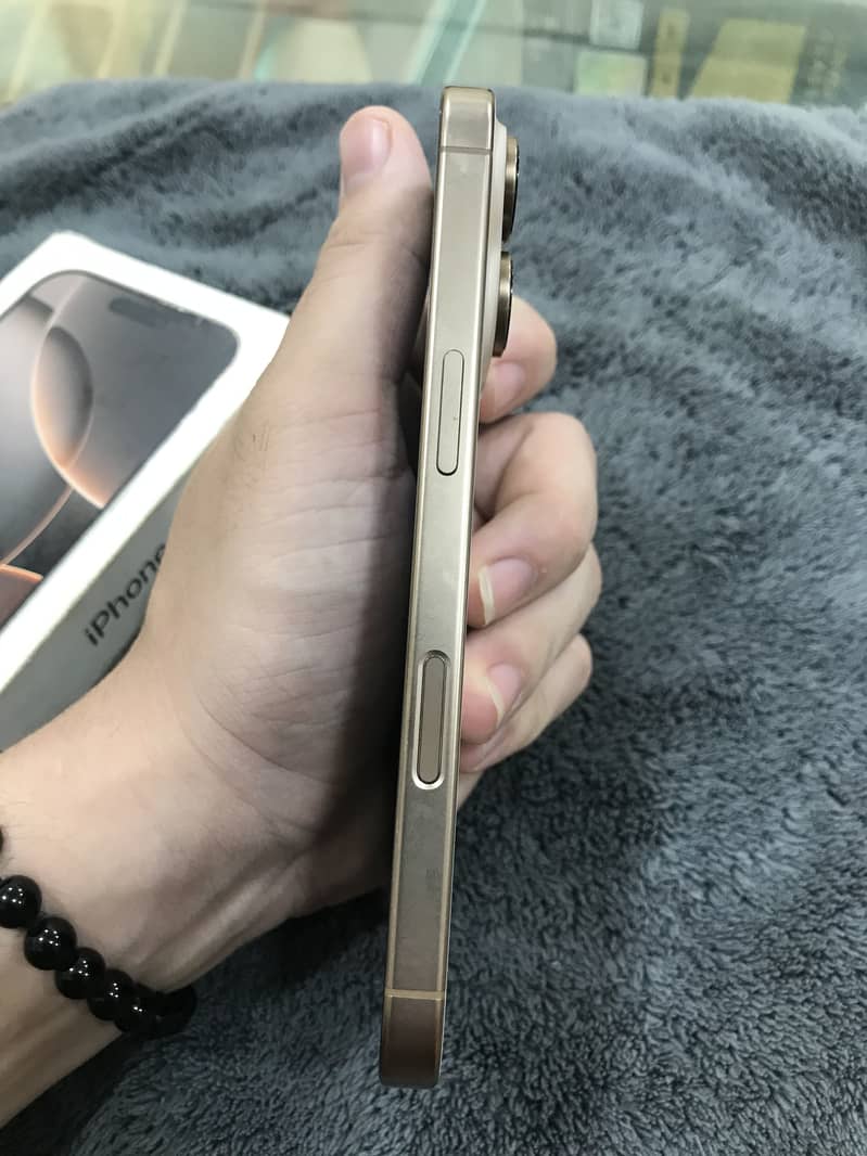 Apple iPhone 16 Pro 4