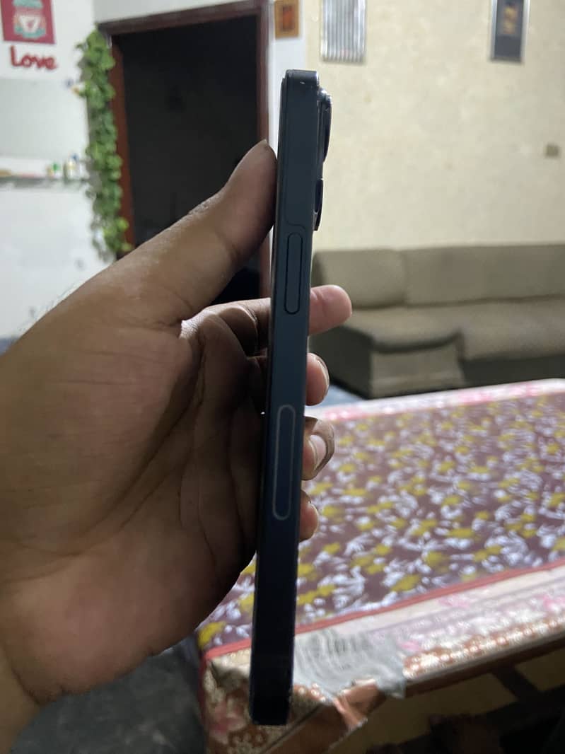 Apple iPhone 14 3