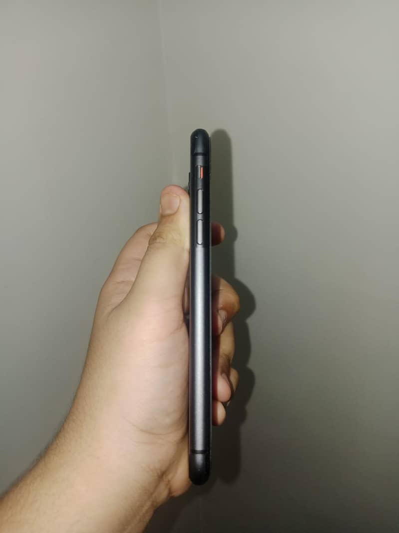 Apple iPhone 11 3