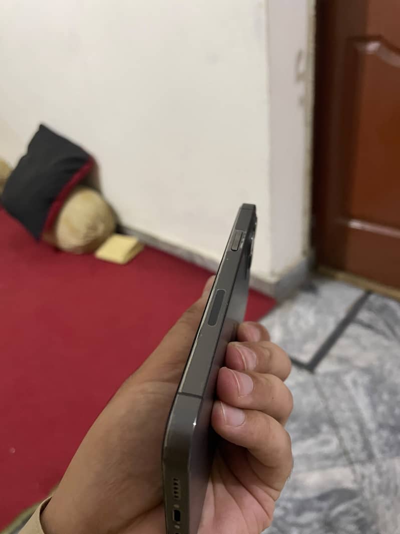 Apple iPhone 12pro 4