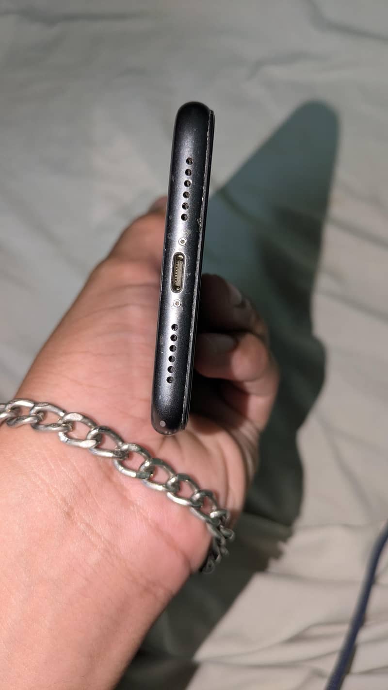 Apple iPhone 11 3