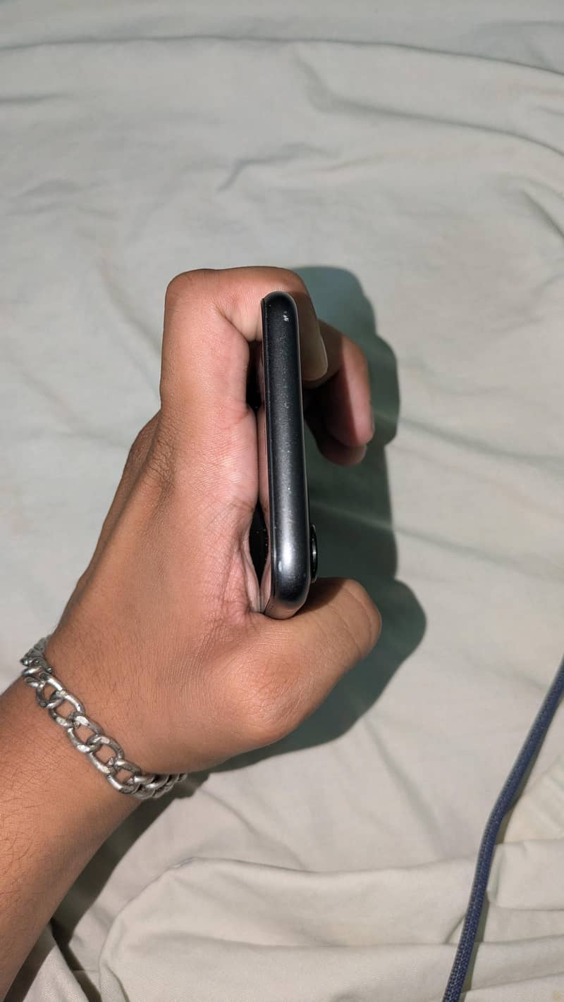 Apple iPhone 11 7