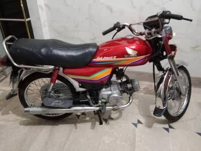 بائیو میٹرک موجود ہے کاغذات مکمل ہیں ایک ہاتھ چلی ہوئی ہے