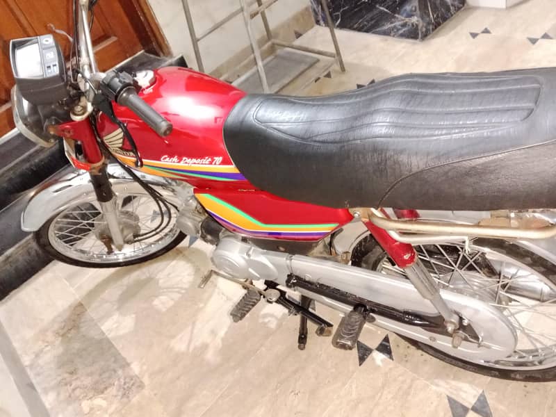 بائیو میٹرک موجود ہے کاغذات مکمل ہیں ایک ہاتھ چلی ہوئی ہے 1