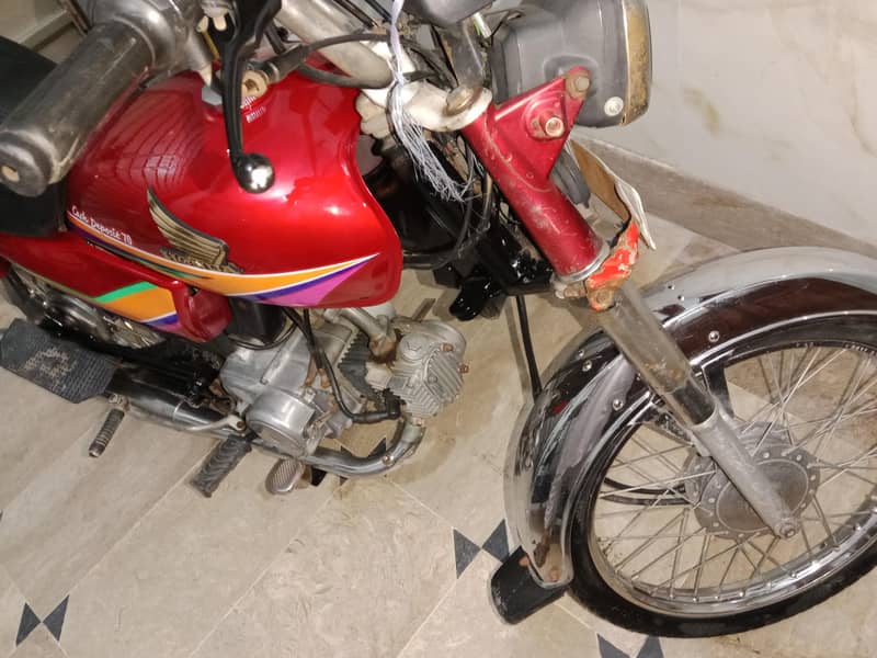 بائیو میٹرک موجود ہے کاغذات مکمل ہیں ایک ہاتھ چلی ہوئی ہے 3