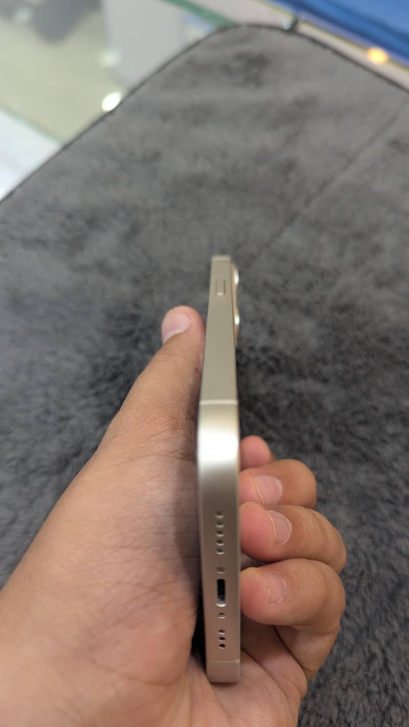 Apple iPhone 13 2