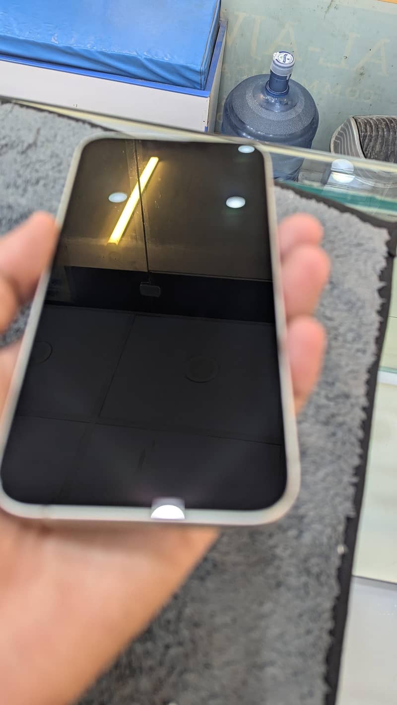 Apple iPhone 13 4