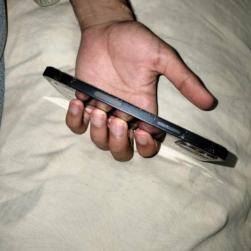 Apple iPhone 12 2