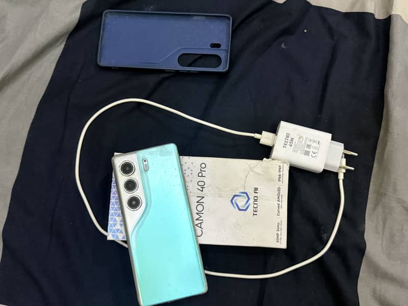 Tecno CAMON 40 Pro 4