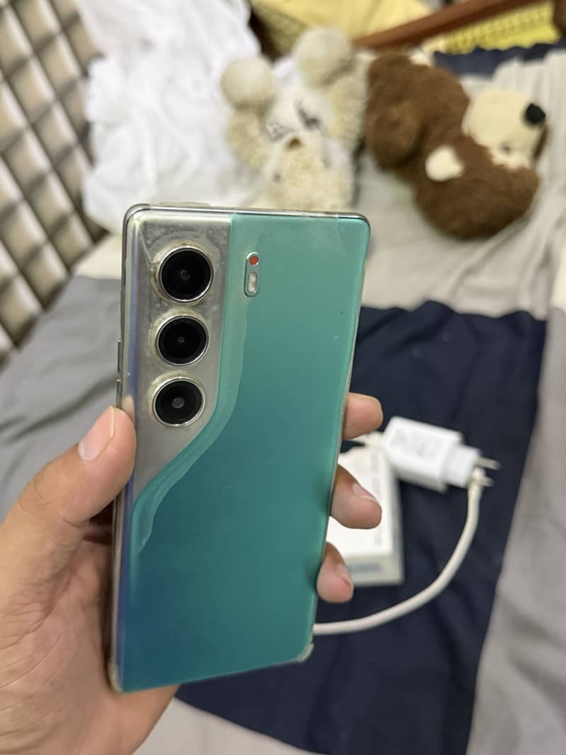 Tecno CAMON 40 Pro 6