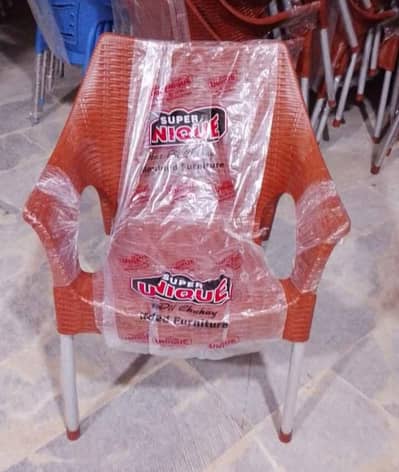 Plastic furniture - Plastic chair and table - 4 chairs with table