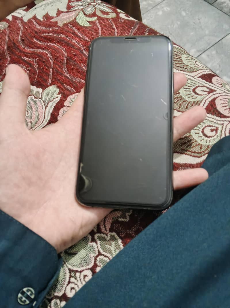 iPhone 11 Pro sim working 1