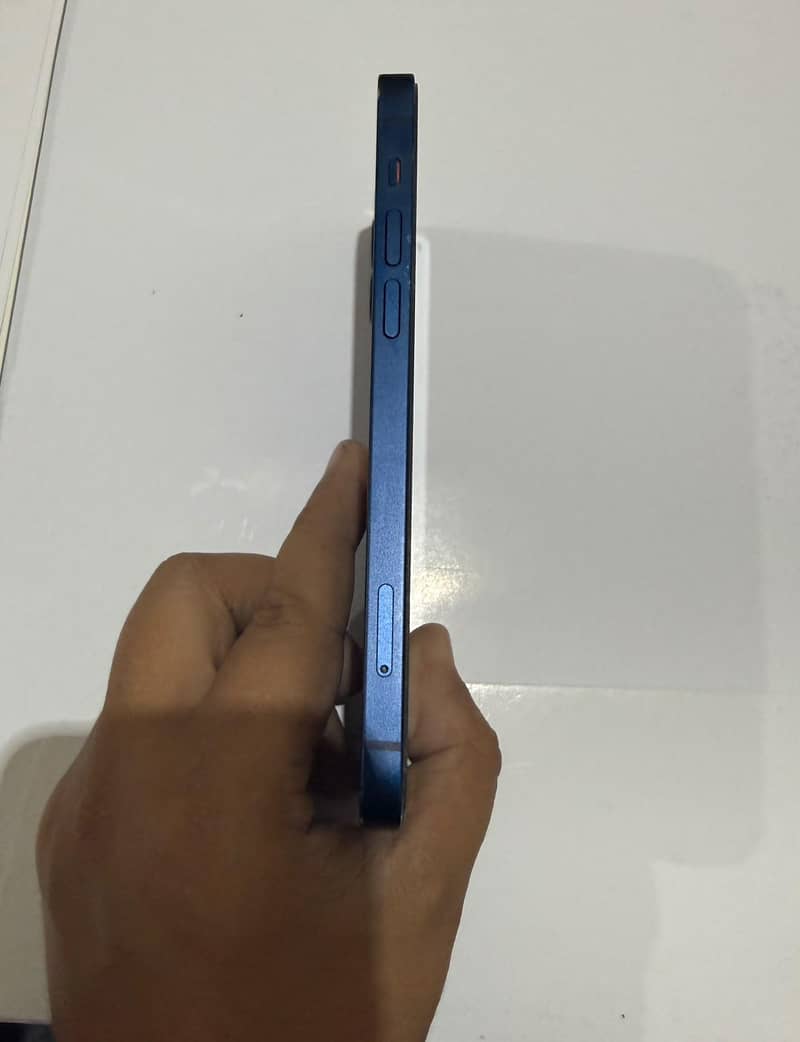 Apple iPhone 12 3