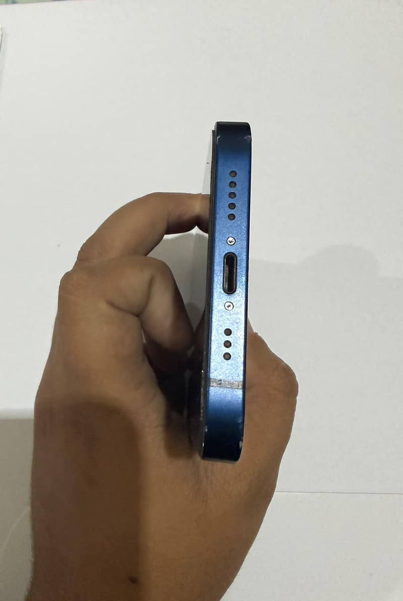 Apple iPhone 12 6