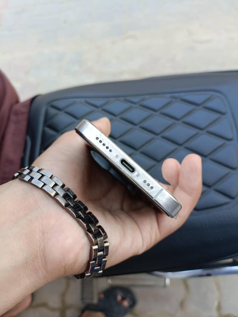 Apple iPhone 15 Pro 2