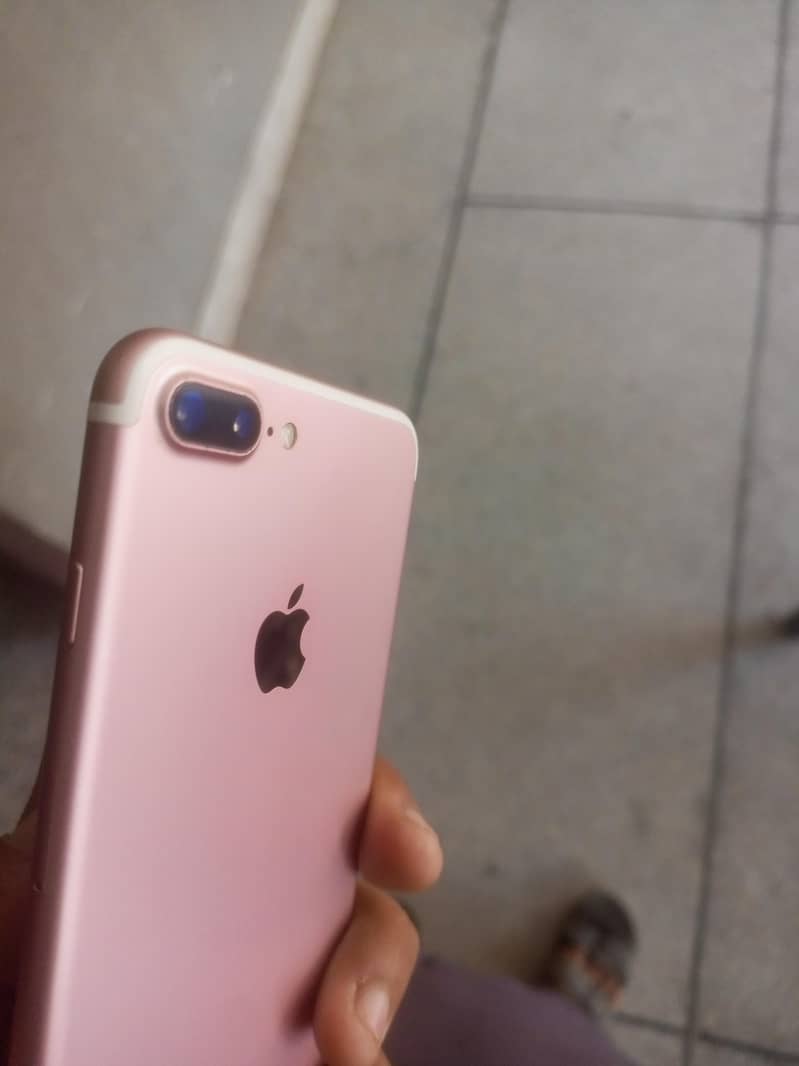 Apple iPhone 7 Plus 1