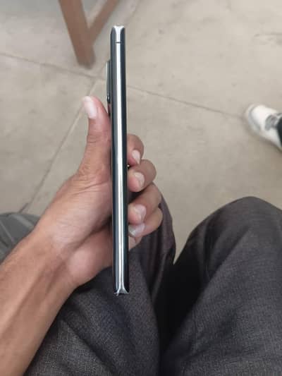 Aquos r6