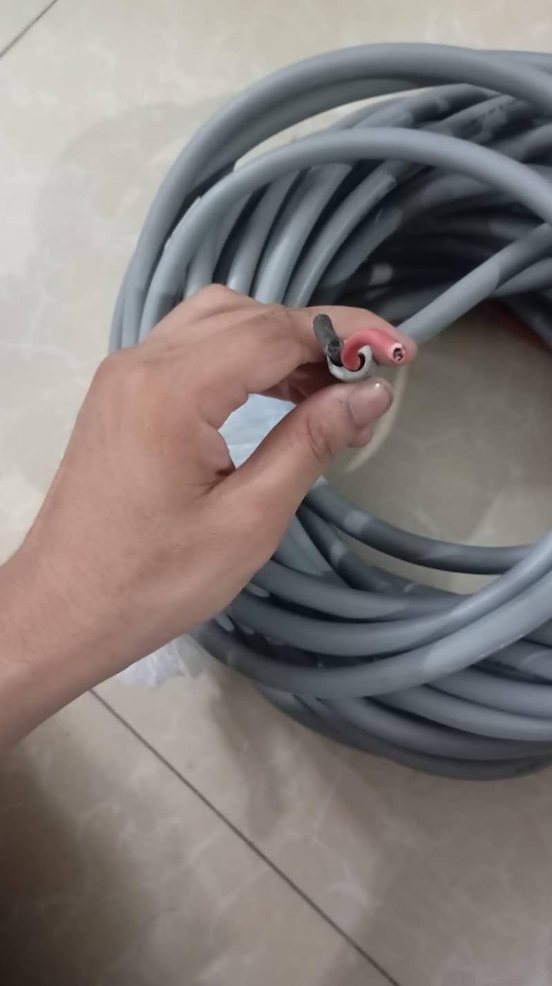 2 Core 4mm².  Copper Wire 1
