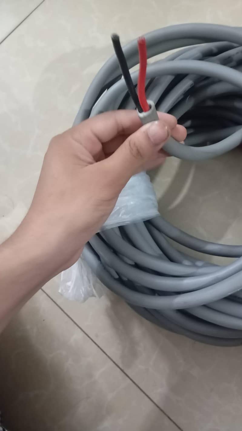 2 Core 4mm².  Copper Wire 3