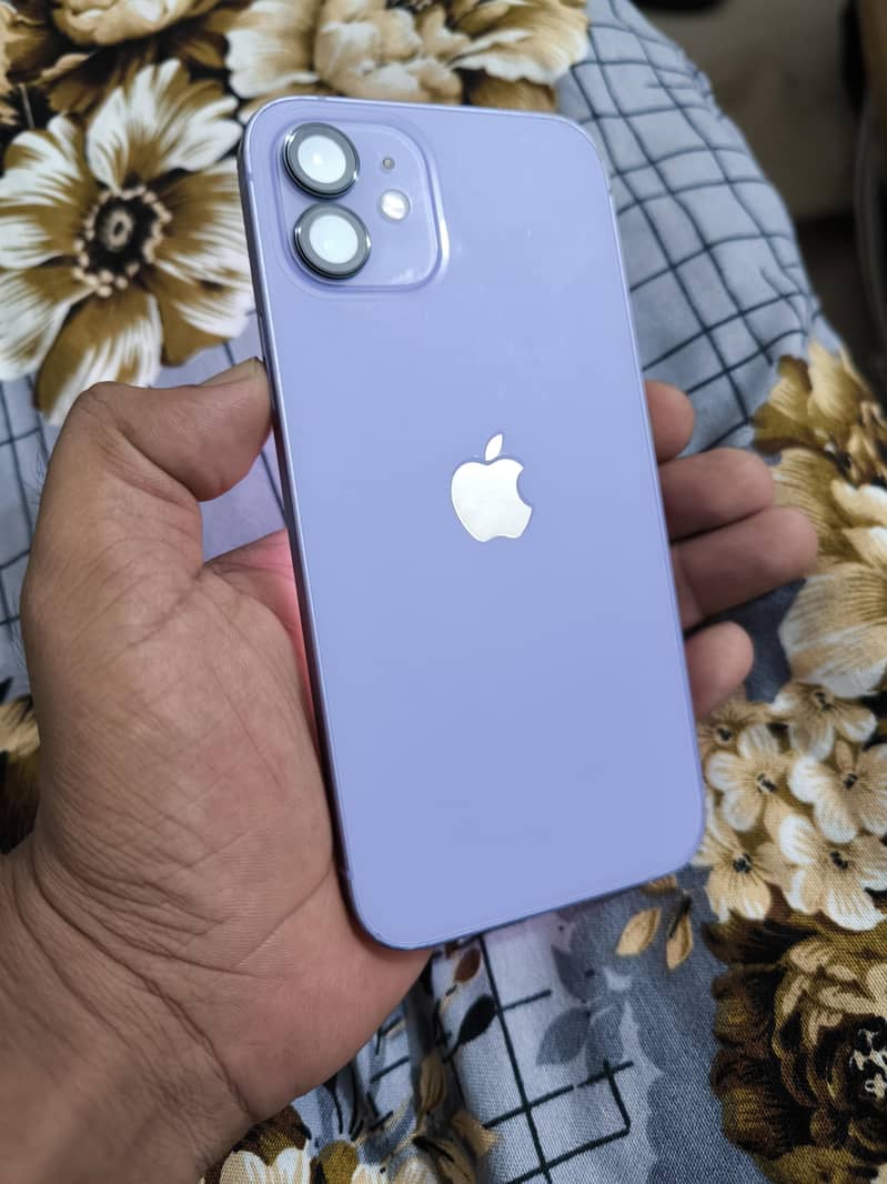 Apple iPhone 12 4