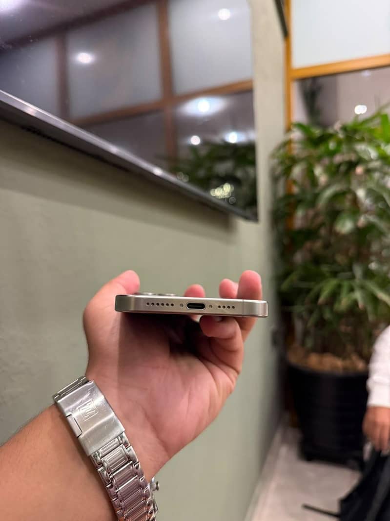 Apple iPhone 15 Pro Max 3