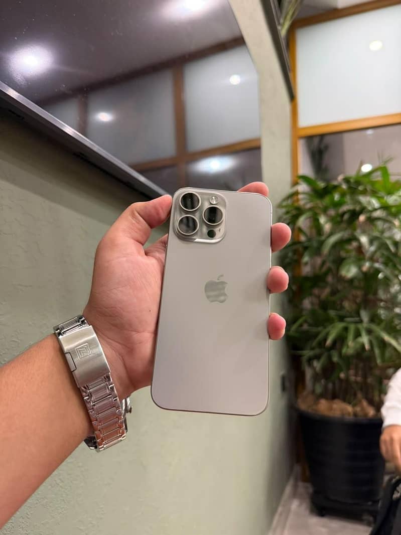 Apple iPhone 15 Pro Max 7