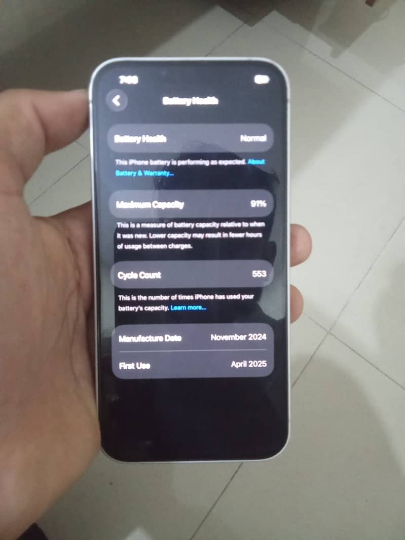 Apple iPhone 16e 2