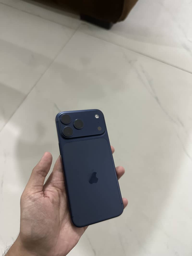 Apple iPhone 17 Pro Max 1