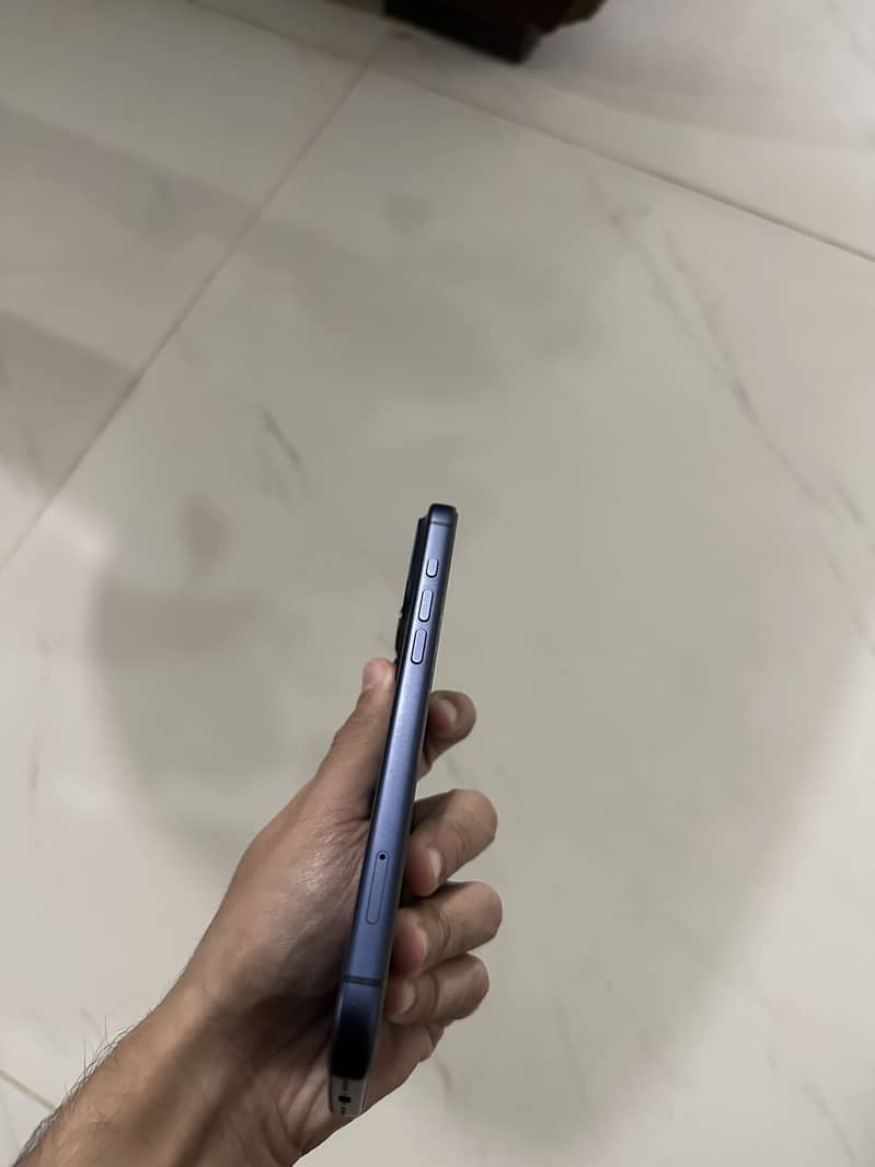 Apple iPhone 17 Pro Max 4