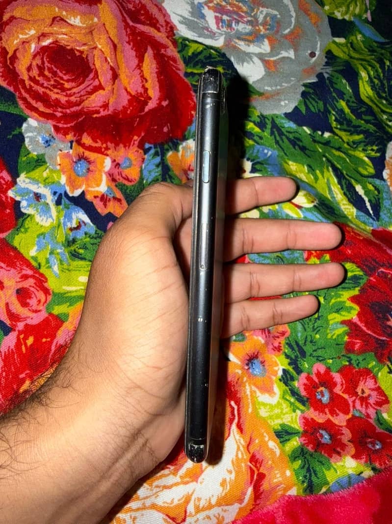 Apple iPhone 7 3
