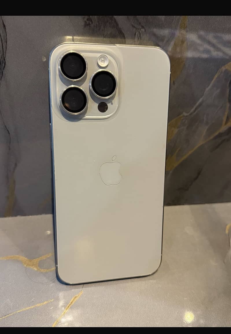 Apple iPhone 15 Pro Max 1