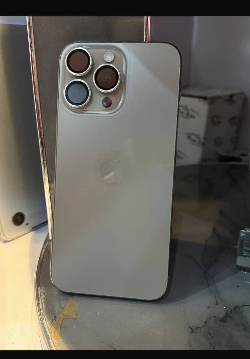 Apple iPhone 15 Pro Max 2