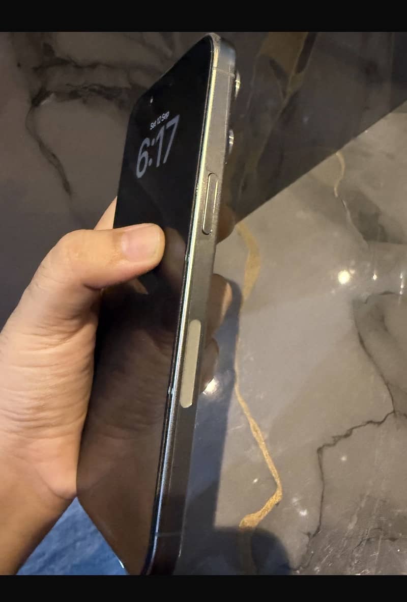 Apple iPhone 15 Pro Max 4
