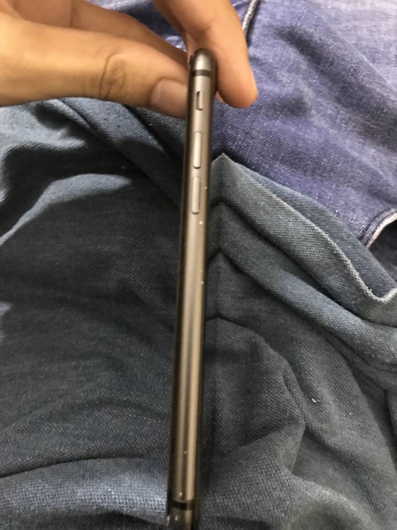 Apple iPhone 8 3