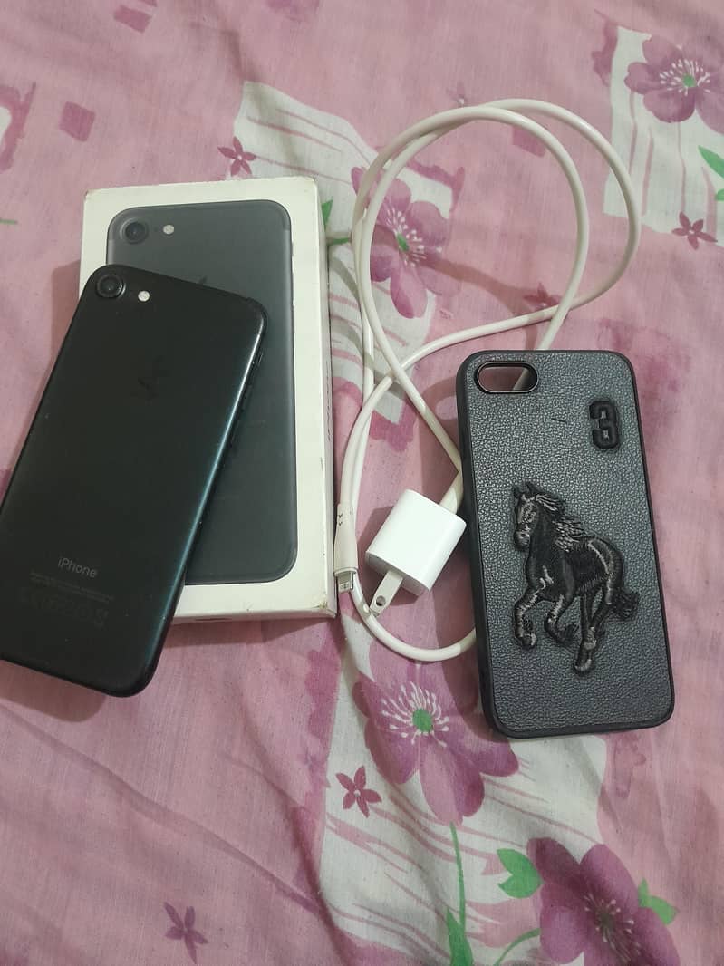 Apple iPhone 7 0