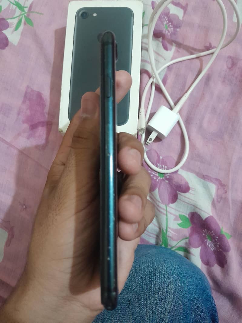 Apple iPhone 7 3