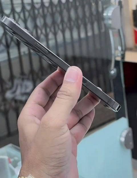 Apple iPhone 12 Pro Max 3