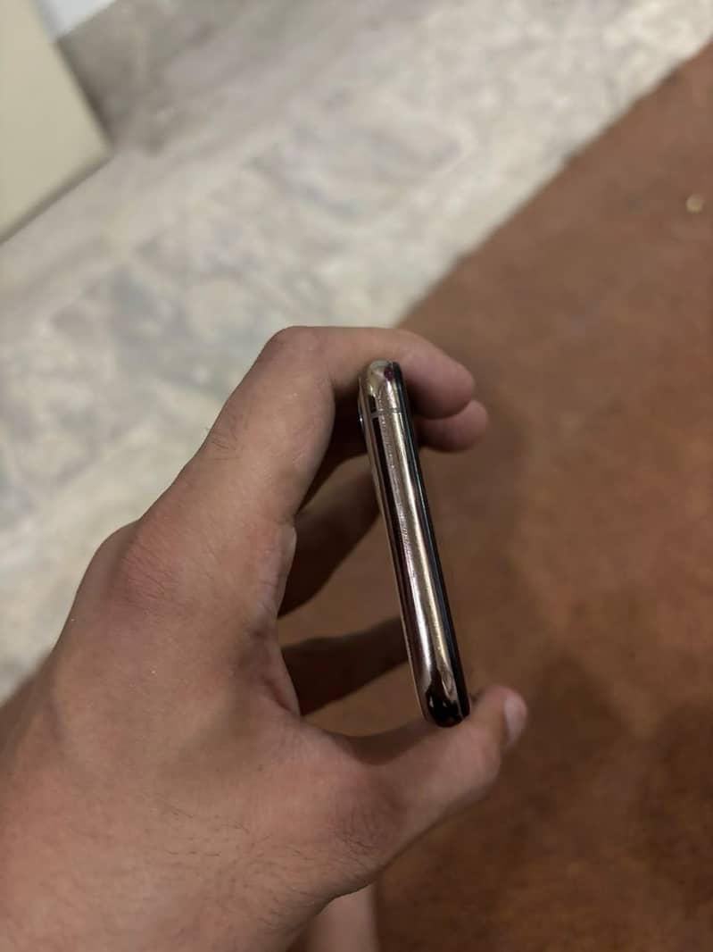 Apple iPhone 11 Pro 1