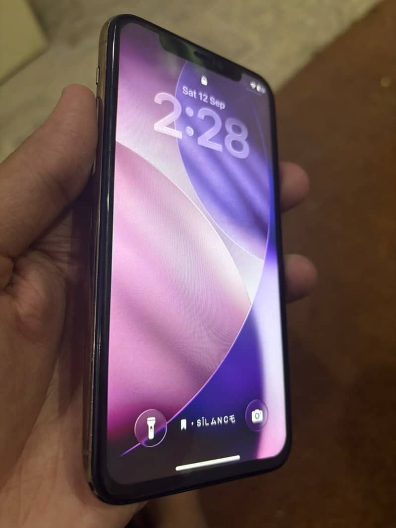 Apple iPhone 11 Pro 4