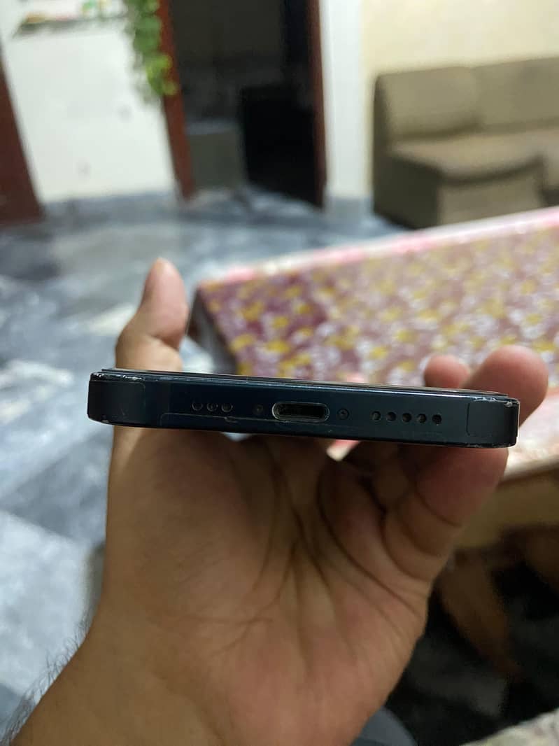 Apple iPhone 14 3