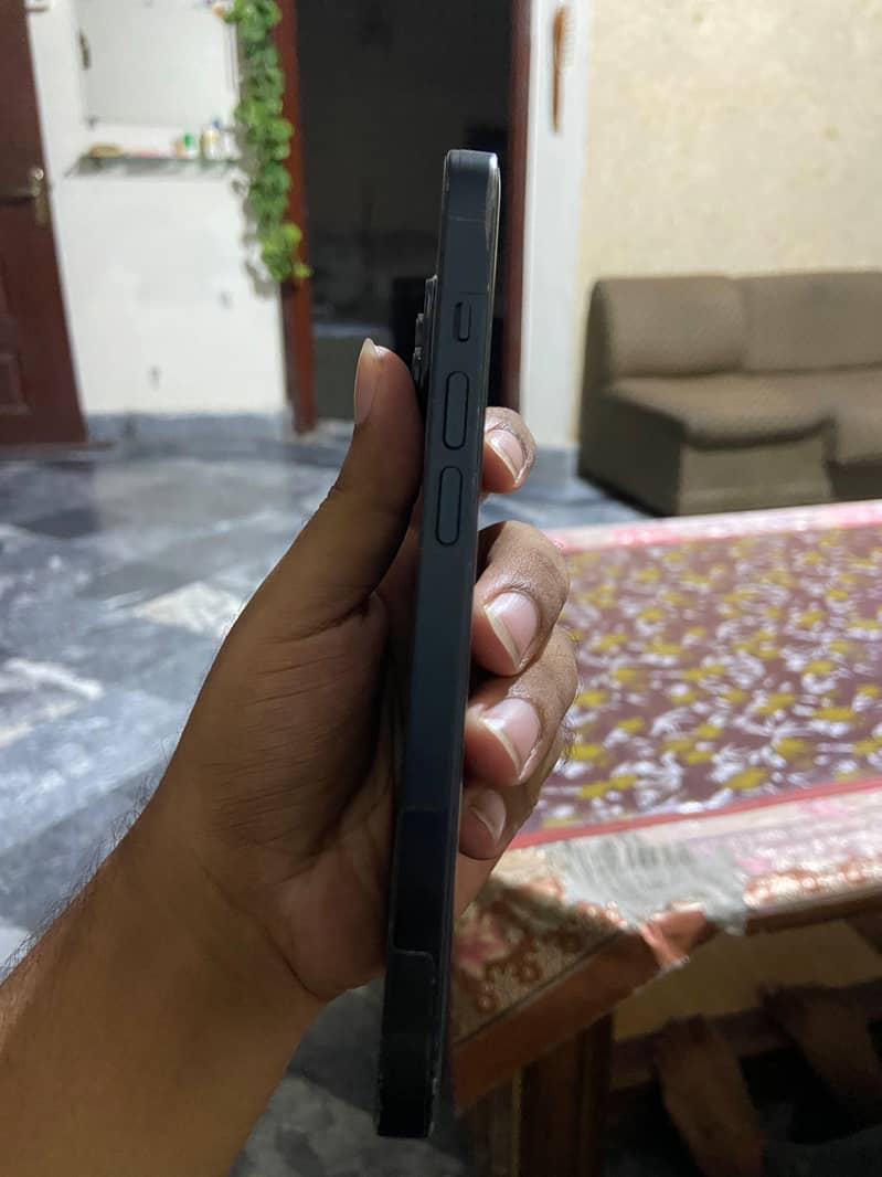 Apple iPhone 14 4