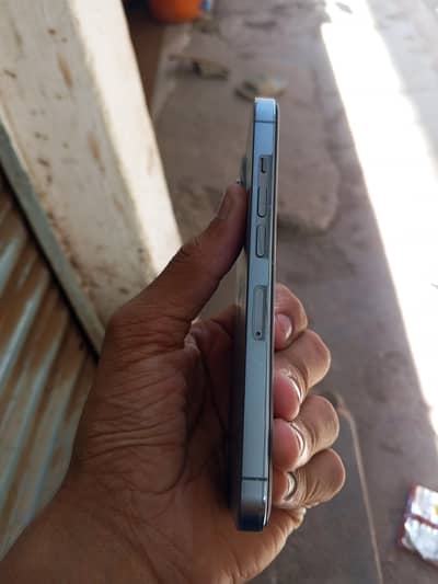 Apple iPhone 13 Pro contacns 03258213734