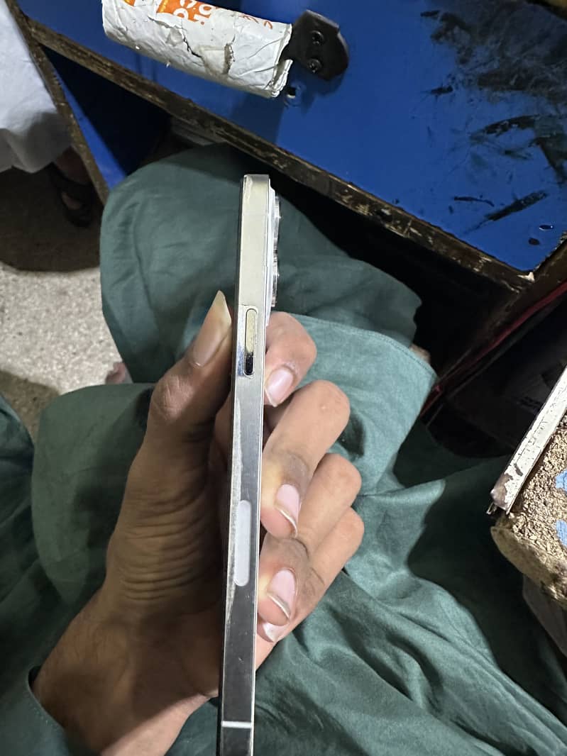 Apple iPhone 13 Pro Max 4