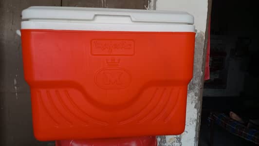 majestic ice box 41ltr 43qts