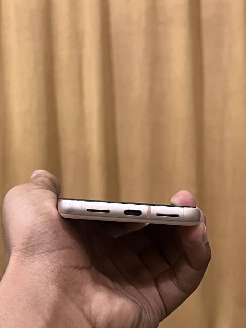 Google Pixel 8 4