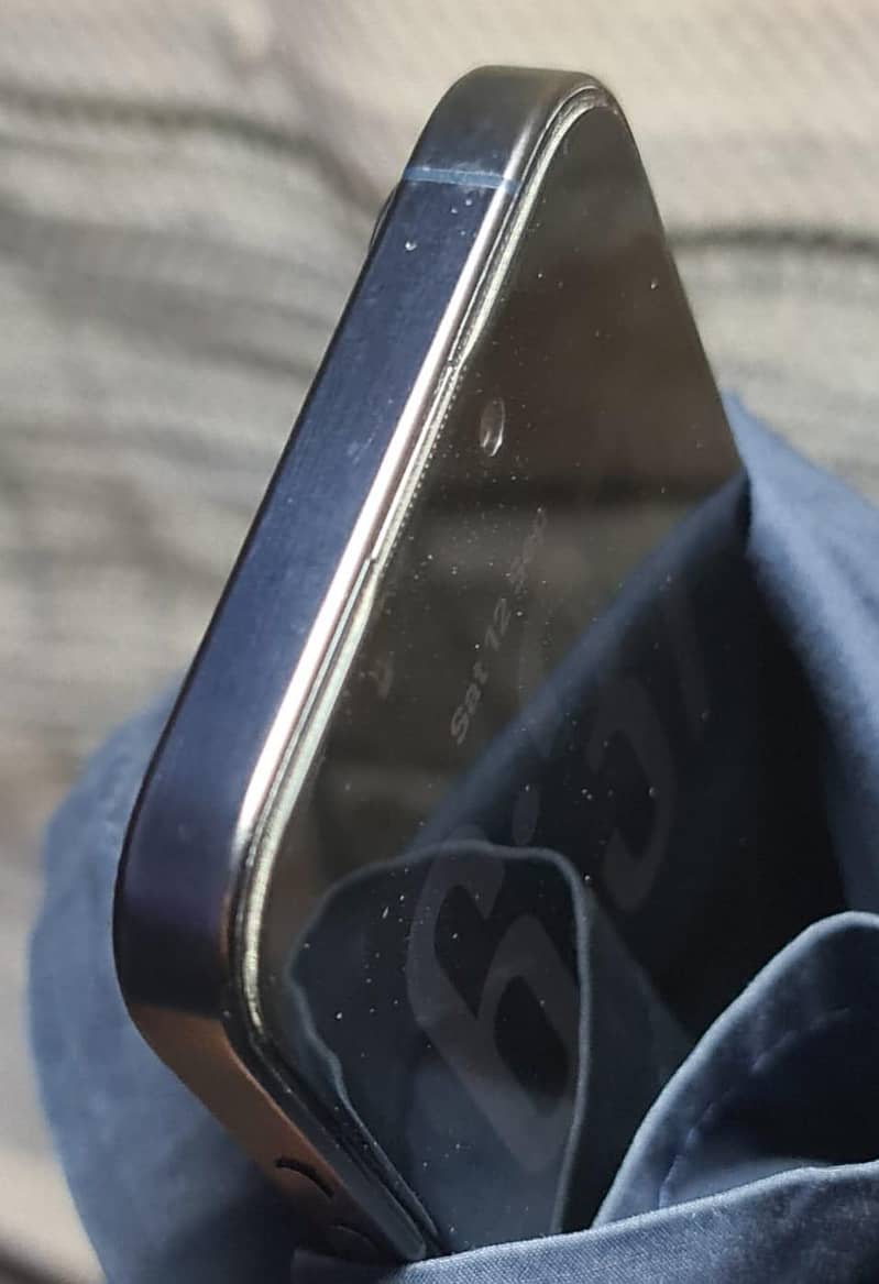 Apple iPhone 15 Pro 3