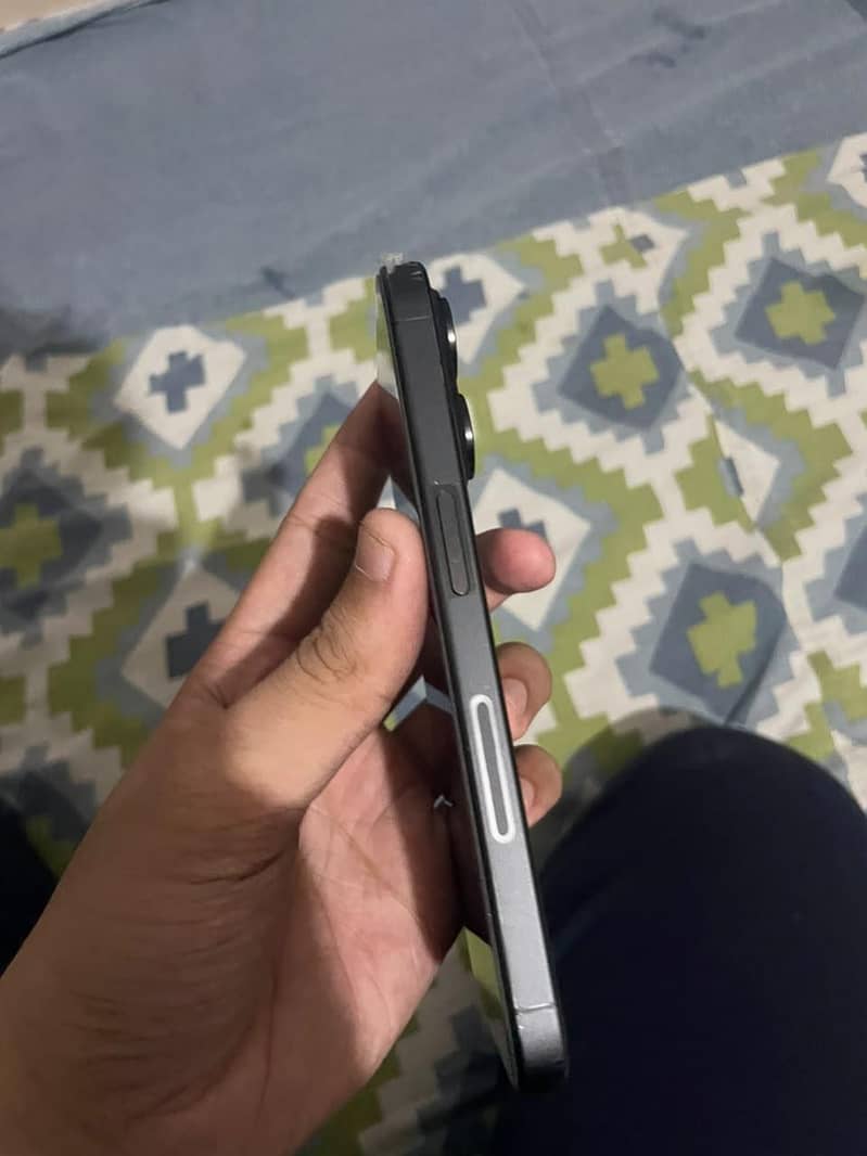 Apple iPhone 15 Pro 2